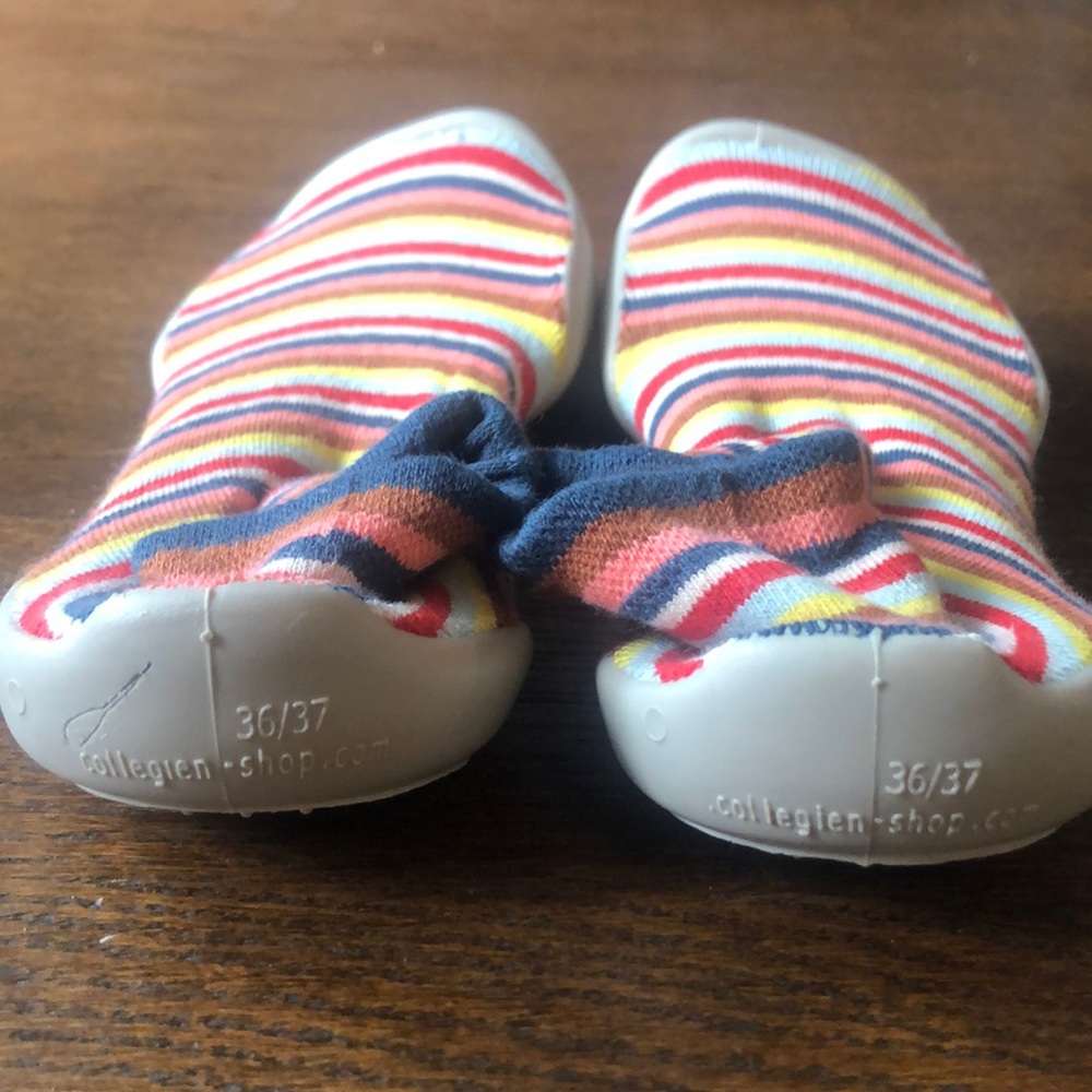 Slippers - Picture 3 of 4